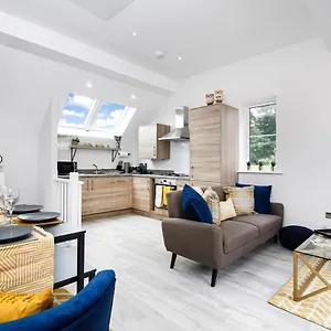  Holiday home Host & - Captain's Retreat United Kingdom